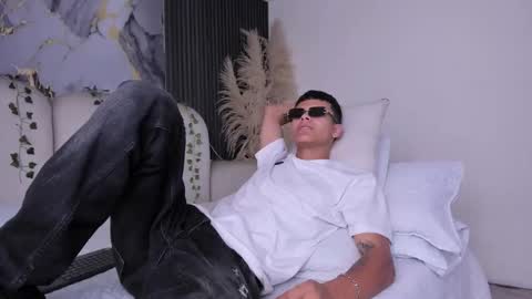 dylanroyce_ online show from March 13, 12:34 pm