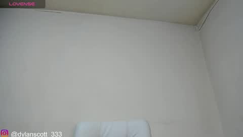 Snapshot of dylanscott_106 chatting on December 31, 9:39 pm dylanscott_106 online show from December 31, 9:39 pm