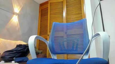 Snapshot of dylanstonne1 chatting on December 10, 3:30 am D Y L A N online show from December 10, 3:30 am