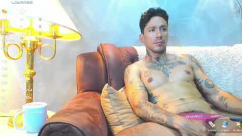 Snapshot of dylanstonne1 chatting on January 10, 1:41 pm D Y L A N online show from January 10, 1:41 pm