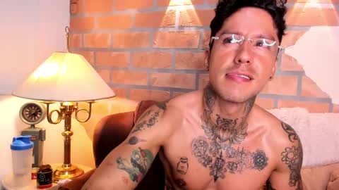 Snapshot of dylanstonne1 chatting on March 7, 11:49 pm D Y L A N online show from March 7, 11:49 pm