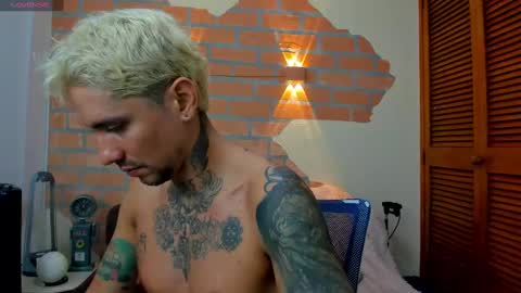 Snapshot of dylanstonne1 chatting on September 20, 9:49 pm D Y L A N online show from September 20, 9:49 pm