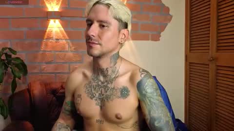 Snapshot of dylanstonne1 chatting on October 10, 9:25 pm D Y L A N online show from October 10, 9:25 pm