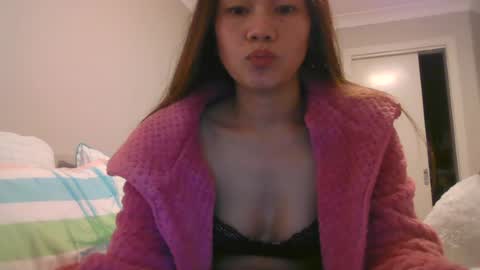 Snapshot of dylene1986 chatting on July 5, 10:44 am dylene1986 online show from July 5, 10:44 am
