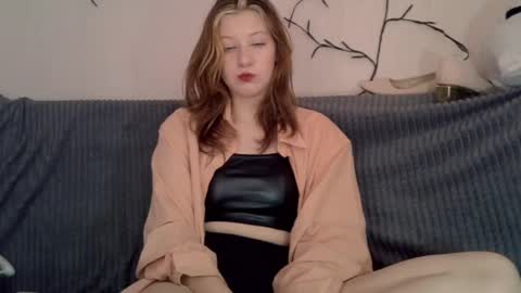 Lily online show from May 2, 5:12 am