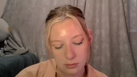 Lily online show from June 21, 2:52 pm