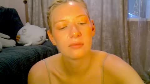 Lily online show from July 3, 10:32 am