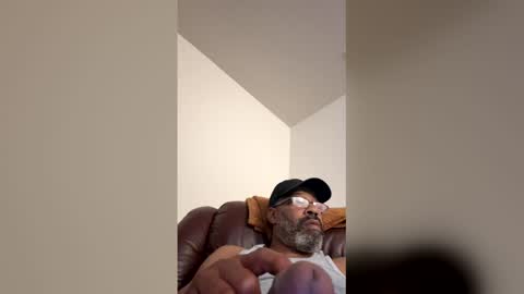 Snapshot of easternjerk chatting on May 24, 9:58 am easternjerk online show from May 24, 9:58 am