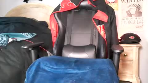 TWITTER   INSTAGRAM    easybreezy20   ONLINE 1230 AM TO 7AM online show from January 1, 1:05 pm