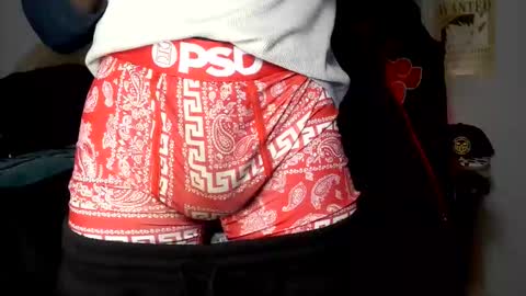 Snapshot of easybreezy20 chatting on February 15, 6:32 am TWITTER INSTAGRAM easybreezy20 ONLINE 1230 AM TO 7AM online show from February 15, 6:32 am