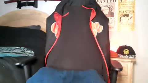 TWITTER   INSTAGRAM    easybreezy20   ONLINE 1230 AM TO 7AM online show from April 3, 7:17 am