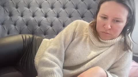 Nadia Ferreira  online show from January 13, 11:04 am