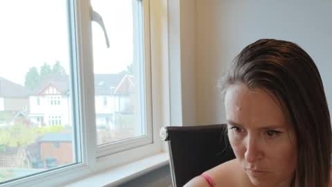 Nadia Ferreira  online show from June 4, 10:54 am