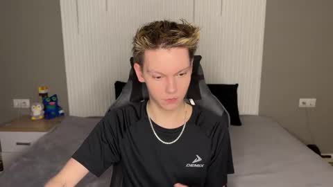 Snapshot of eaton_ chatting on January 16, 6:23 pm eaton_ online show from January 16, 6:23 pm