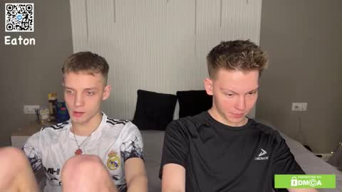 Snapshot of eaton_ chatting on January 19, 4:00 pm eaton_ online show from January 19, 4:00 pm