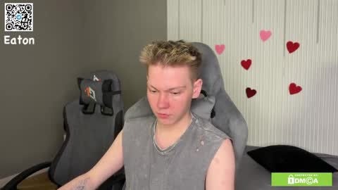 Snapshot of eaton_ chatting on April 1, 11:44 am eaton_ online show from April 1, 11:44 am