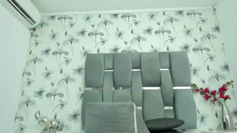 Snapshot of ebanolily chatting on February 18, 2:35 pm ebanolily online show from February 18, 2:35 pm