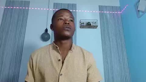 Chris Palaz  online show from December 15, 6:45 pm