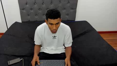Snapshot of ebons_sexy chatting on December 1, 11:04 pm ebons_sexy online show from December 1, 11:04 pm