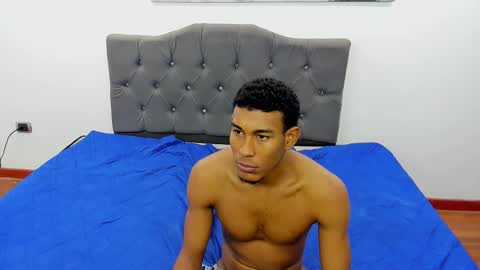 Snapshot of ebons_sexy chatting on December 5, 1:25 am ebons_sexy online show from December 5, 1:25 am