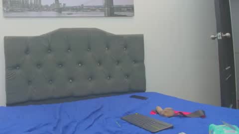 Snapshot of ebons_sexy chatting on December 13, 7:04 am ebons_sexy online show from December 13, 7:04 am