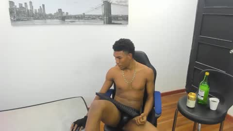 Snapshot of ebons_sexy chatting on December 25, 1:51 pm ebons_sexy online show from December 25, 1:51 pm