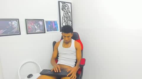 Snapshot of ebons_sexy chatting on January 2, 8:39 am ebons_sexy online show from January 2, 8:39 am