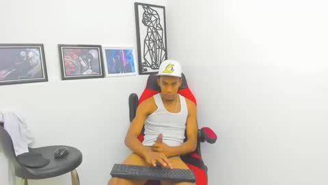 Snapshot of ebons_sexy chatting on January 2, 11:41 am ebons_sexy online show from January 2, 11:41 am