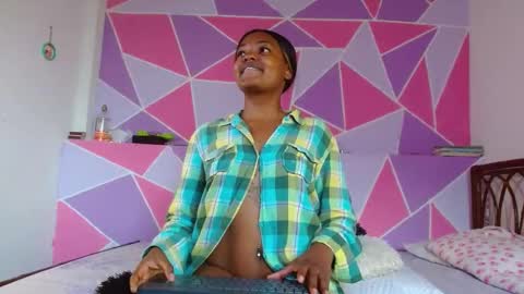 Snapshot of ebony_alika chatting on February 13, 8:03 pm Alika Ashanti online show from February 13, 8:03 pm