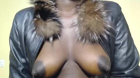 Snapshot of ebony_choco2 chatting on January 15, 5:08 am ebony choco2 online show from January 15, 5:08 am
