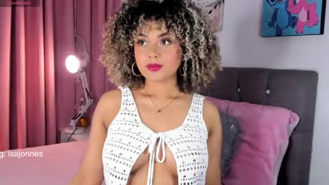 Snapshot of ebony_curly2 chatting on April 23, 8:00 pm isa online show from April 23, 8:00 pm