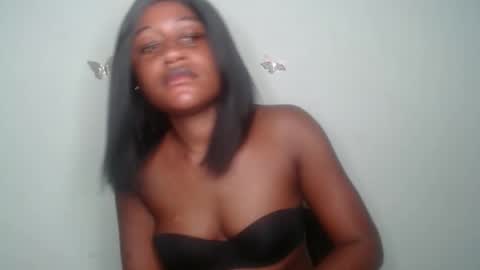 Snapshot of ebony_fatass chatting on October 1, 10:27 pm Ella online show from October 1, 10:27 pm