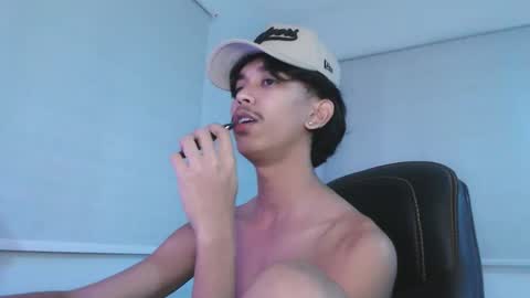 Snapshot of ebony_fuckboy chatting on November 8, 7:01 pm ebony_fuckboy online show from November 8, 7:01 pm