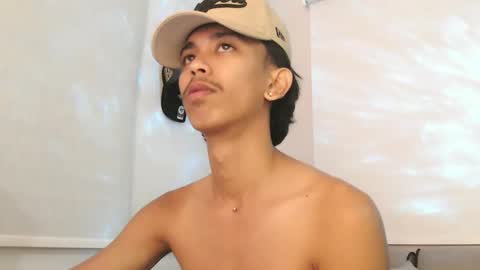 Snapshot of ebony_fuckboy chatting on November 27, 7:49 pm ebony_fuckboy online show from November 27, 7:49 pm