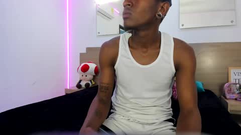 Snapshot of ebony_n_blonde chatting on March 25, 8:04 pm ebony_n_blonde online show from March 25, 8:04 pm