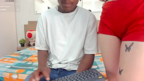 Snapshot of ebony_n_blonde chatting on May 8, 8:58 pm ebony_n_blonde online show from May 8, 8:58 pm