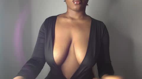 Snapshot of ebony_pussy98 chatting on December 2, 6:41 am delilah online show from December 2, 6:41 am