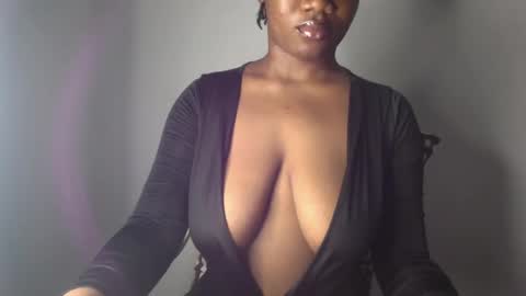 Snapshot of ebony_pussy98 chatting on December 11, 2:41 am delilah online show from December 11, 2:41 am