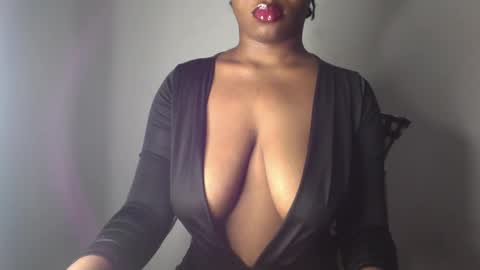 Snapshot of ebony_pussy98 chatting on December 20, 4:09 am delilah online show from December 20, 4:09 am