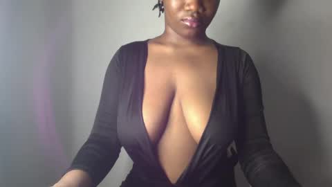 Snapshot of ebony_pussy98 chatting on February 16, 2:20 am delilah online show from February 16, 2:20 am