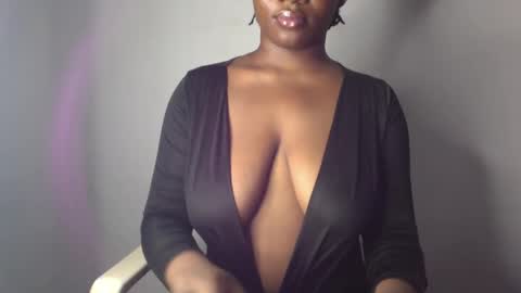Snapshot of ebony_pussy98 chatting on February 24, 2:58 pm delilah online show from February 24, 2:58 pm
