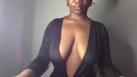 Snapshot of ebony_pussy98 chatting on March 3, 2:26 am delilah online show from March 3, 2:26 am