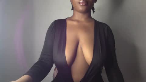 Snapshot of ebony_pussy98 chatting on March 4, 4:41 pm delilah online show from March 4, 4:41 pm