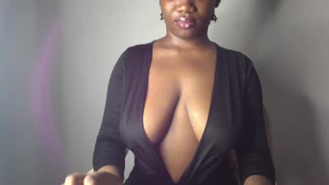 Snapshot of ebony_pussy98 chatting on March 8, 5:49 am delilah online show from March 8, 5:49 am