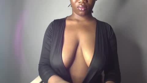 Snapshot of ebony_pussy98 chatting on March 11, 6:53 am delilah online show from March 11, 6:53 am