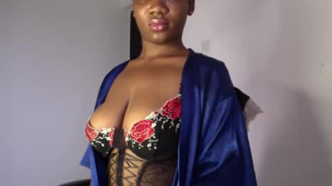 Snapshot of ebony_pussy98 chatting on March 13, 6:31 am delilah online show from March 13, 6:31 am