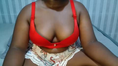 Snapshot of ebony_sabrina chatting on January 22, 12:16 am Sabrina online show from January 22, 12:16 am