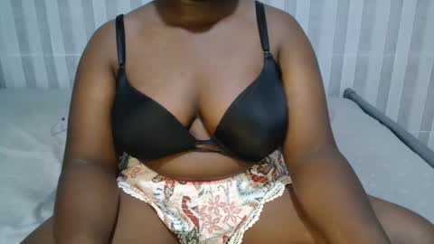 Snapshot of ebony_sabrina chatting on January 28, 8:25 am Sabrina online show from January 28, 8:25 am