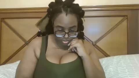 Snapshot of ebonybigtitqueen0 chatting on January 13, 10:26 pm ebonybigtitqueen0 online show from January 13, 10:26 pm