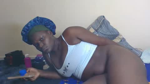 Snapshot of ebonyblack28 chatting on February 8, 12:36 am MELVINE online show from February 8, 12:36 am